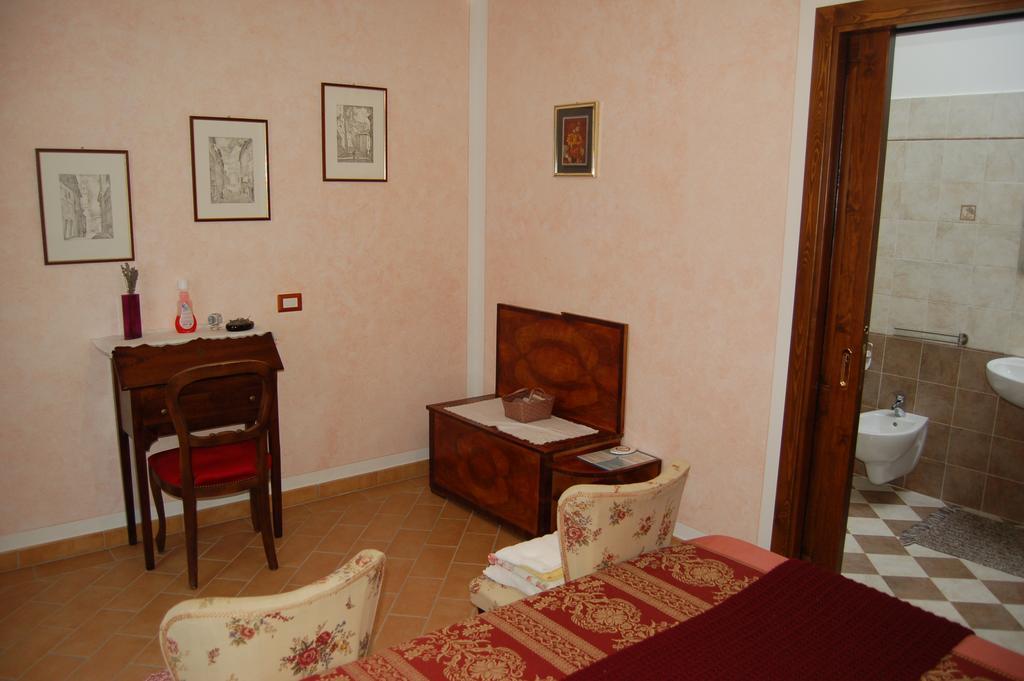 Agriturismo "Le Rondinelle" Valiano Chambre photo