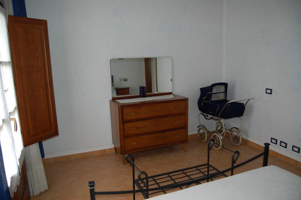 Agriturismo "Le Rondinelle" Valiano Chambre photo