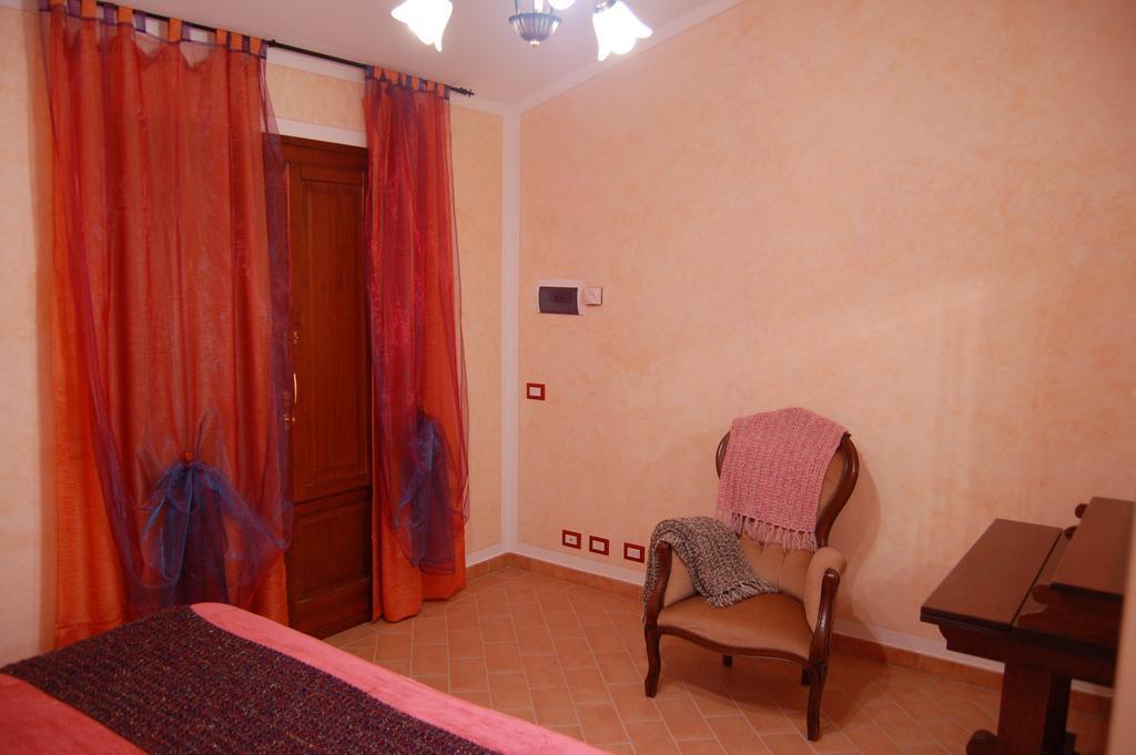 Agriturismo "Le Rondinelle" Valiano Chambre photo